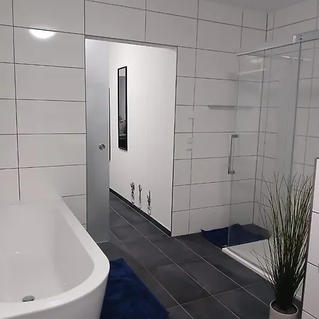 Großes 2-schlafzimmer-apartment Mit Terrasse&parkplatz - Nähe Kaiserslautern - 1 *